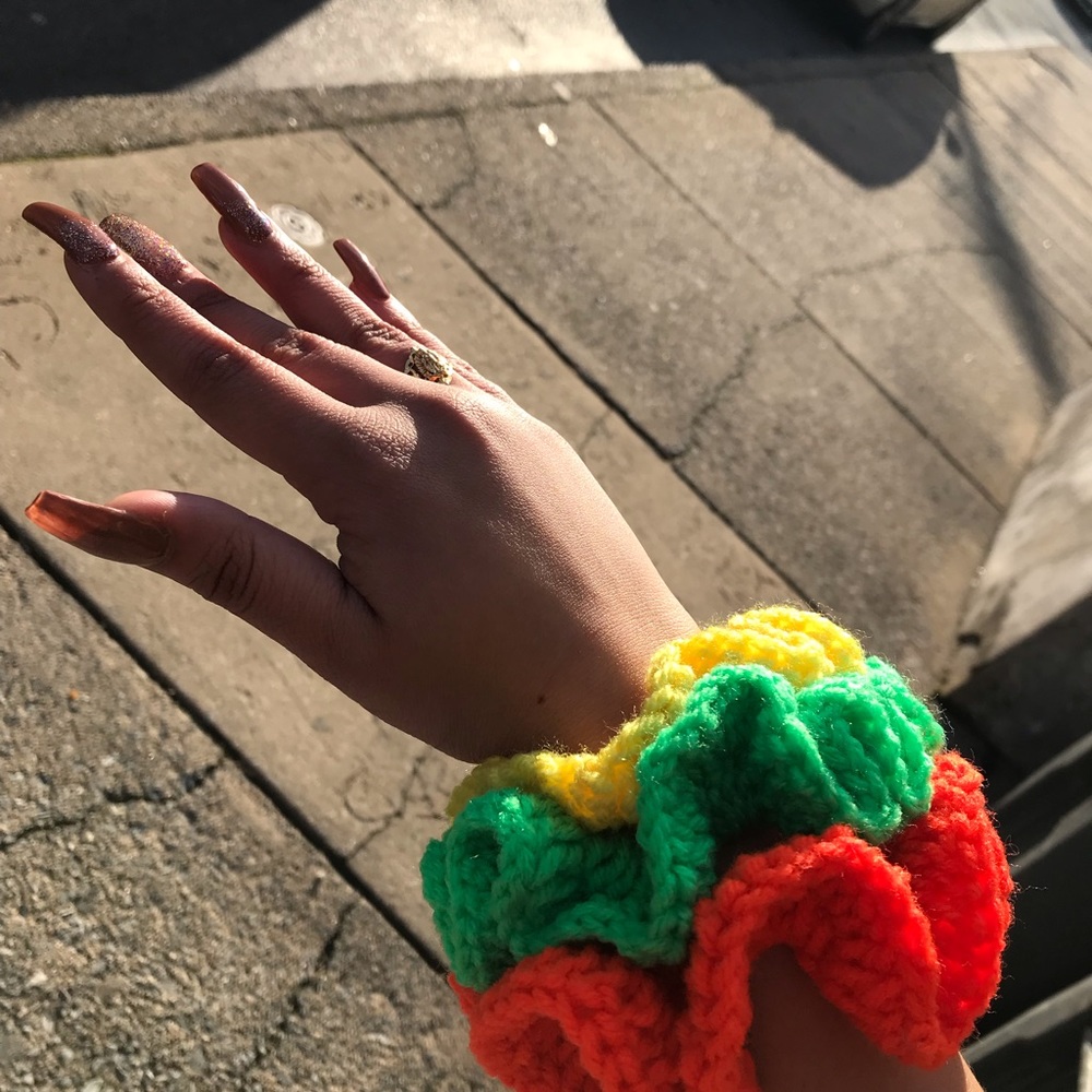 Crochet scrunchies - Picture 3 of 4